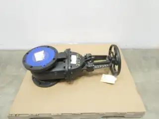 POWELL 1793 IBBM MANUAL IRON FLANGED WEDGE GATE VALVE 8IN 125