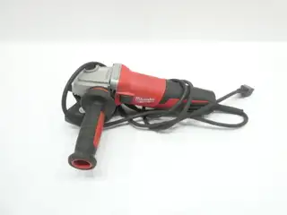 MILWAUKEE 6117-33D GRINDER 5IN 120V-AC 2800-11000RPM