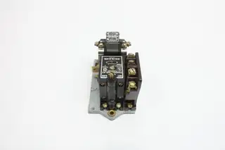 JOSLYN CLARK D713UP TIMING RELAY 600V-AC 0-90SEC