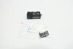FESTO SDE3-V1D-B-WQ4-2P-MB 568664 PRESSURE SENSOR 24V-DC