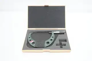 MITUTOYO 100-125 OUTSIDE MICROMETER 0.01MM 100-125MM