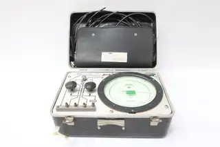 WALLACE & TIERNAN 65-120 PORTABLE PNEUMATIC CALIBRATOR