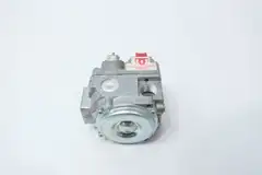 ROBERTSHAW 7000 AMVR 700-502 COMBINATION GAS VALVE 250-750 MILLIVOLT 1/2IN
