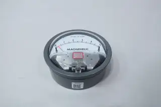 DWYER 2005 MAGNEHELIC DIFFERENTIAL PRESSURE GAUGES 4-1/2IN 1/4IN 0-5IN-H2O