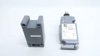 RADWELL RAD00576 ROLLER PLUNGER LIMIT SWITCH 600V-AC