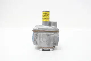 MAXITROL ES267 7350-02 GAS REGULATOR 3-6IN-H20 5PSI 3/8IN