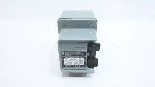 SQUARE D 2510KW1 MANUAL MOTOR STARTING SWITCH 600V-AC 10HP