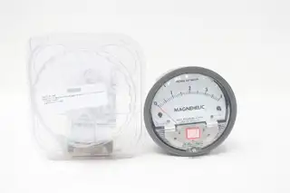 DWYER 2004C MAGNEHELIC PRESSURE GAUGE 4IN 0-4IN-H2O