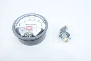 DWYER 2001 102003-00 MAGNEHELIC 4IN PRESSURE GAUGE 0-1IN W.C. 1/8IN 15PSI