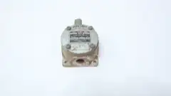 UNITED ELECTRIC J95 9510 PRESSURE SWITCH 115/230V-AC 0-20PSI 1/4IN