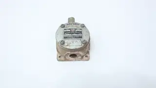 UNITED ELECTRIC J95 9510 PRESSURE SWITCH 115/230V-AC 0-20PSI 1/4IN