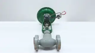 FISHER D SIZE 34 PNEUMATIC STAINLESS FLANGED CONTROL VALVE 1IN