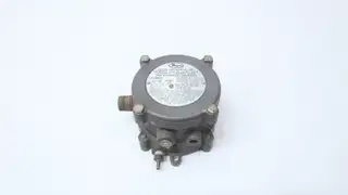 DWYER 195000-2F EXPLOSION PROOF PRESSURE SWITCH 125/250/480V-AC 45IN-H2O 1/2IN