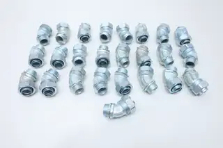 BOX OF 25 APPLETON ST-4575 IRON LIQUID TIGHT CONDUIT CONNECTORS 45 DEG 3/4IN