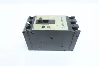 SIEMENS ED63A005 MOLDED CASE CIRCUIT BREAKER 600V-AC 3P 5A