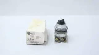 ALLEN BRADLEY 800T-J4KE7B SELECTOR SWITCH 3 POS