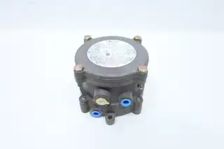 DWYER 195000-2F PRESSURE SWITCH 125/250/480V-AC 45IN-H2O 1/8IN