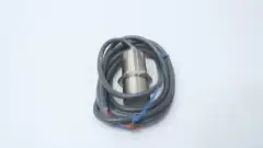 OMRON E2E2-X10Y1 PROXIMITY SWITCH 24-240V-AC