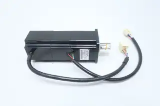YASKAWA SGM-02AW16B SERVO MOTOR 200W 3000RPM 0.637NM 200V-AC