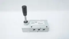 PARKER PD45486 MANUALLY OPERATED DIRECTIONAL CONTROL VALVE 1/4IN NPT 147PSI