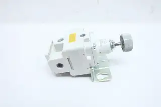 SMC IR3010-02BG PNEUMATIC REGULATOR 1/4IN NPT 1MPA 0.01-0.4MPA