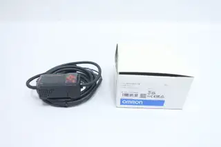 OMRON ZX-LDA11-N LASER SMART SENSOR 12-24V-DC