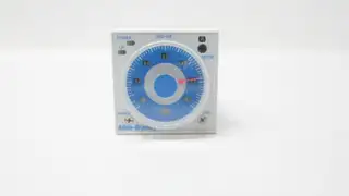 ALLEN BRADLEY 700-HR52TA17 TIME DELAY RELAY 0.05S-300H 100-240V-AC