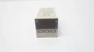 OMRON E5CS-R1KJX TEMPERATURE CONTROLLER 100-240V-AC