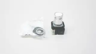 ALLEN BRADLEY 800T-QAH2W 30MM MOMENTARY ILLUMINATED WHITE PUSHBUTTON 12-130V-AC