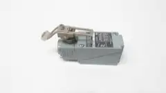 ALLEN BRADLEY 802T-HP OILTIGHT LIMIT SWITCH W/ ROLLER ARM 24-600V-AC