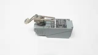 ALLEN BRADLEY 802T-HP OILTIGHT LIMIT SWITCH W/ ROLLER ARM 24-600V-AC