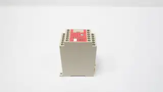 OMRON G9SA-321-T30 SAFETY RELAY 24V-AC/DC