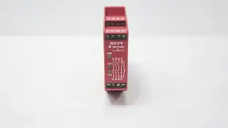 ALLEN BRADLEY 440R-N23127 GAURD MASTER SAFETY RELAY 230V-AC
