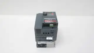 TOSHIBA VFS15-4007PL INVERTER 1HP 380-500V-AC 0.1-500HZ 380-500V-AC