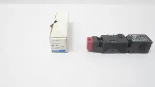 OMRON D4GL-2HFA-A GUARD LOCK SAFETY DOOR SWITCH 240V-AC