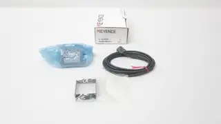 KEYENCE IL-1500 PANEL MOUNT LASER SENSOR AMPLIFIER 10-30V-DC