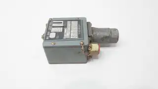 ALLEN BRADLEY 836T-T302J PRESSURE SWITCH 115-600V-DC 120-600V-AC