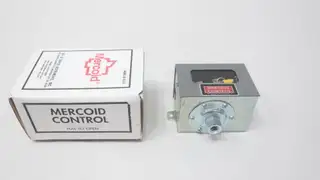 DWYER AP-153-33 DIAPHRAGM OPERATED PRESSURE SWITCH 1/4IN -10-50IN-H2O