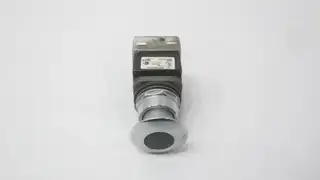 SIEMENS 52PE3D3U ILLUMINATED GREEN PUSHBUTTON  24-28V-AC/DC