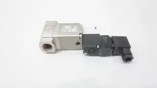 SMC VNC211A-15A-3DZ SOLENOID VALVE 110V-AC 1/2IN NPT