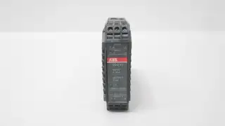ABB 1SVR011716R1300 CC-E I/V ANALOG SIGNAL CONVERTER 24V-DC