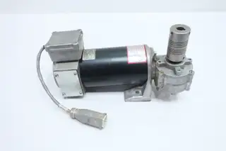 LENZE SSN40-1PVCR-063C21 GEARMOTOR 120RPM 0.37KW 180V-DC