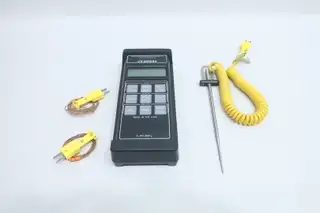OMEGA HH22 DIGITAL MICROPROCESSOR TYPE J-K THERMOCOUPLE THERMOMETER 42V-DC
