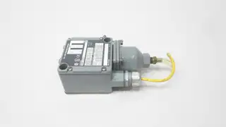 ALLEN BRADLEY 836T-T251J PRESSURE SWITCH 30 IN. VAC-35PSI 24-600V-AC 115-600V-DC