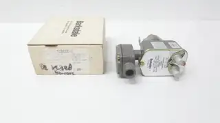 BARKSDALE TC9622-2 PRESSURE SWITCH 1/4IN 0-1600PSI 125-600V-AC 6-250V-DC