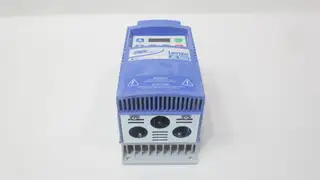 LENZE ESV371N04TXB AC VFD DRIVE 1/2HP 400/480V-AC 0-500HZ 0-400V-AC 460V-AC