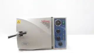 TUTTNAUER 2540M-B/L 23-L TABLETOP STEAM STERILIZER