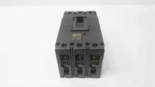 FUJI L203 MOLDED CASE CIRCUIT BREAKER 550V-AC 3P 125A AMP