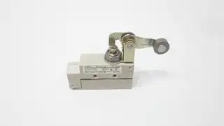 OMRON ZE-QA2-2S LIMIT SWITCH 125/250/480V-AC