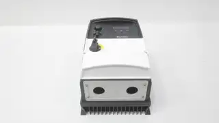 BARDAC E3-220105-304B AC VFD DRIVE 3HP 200-240V-AC 0-250V-AC 0-500HZ